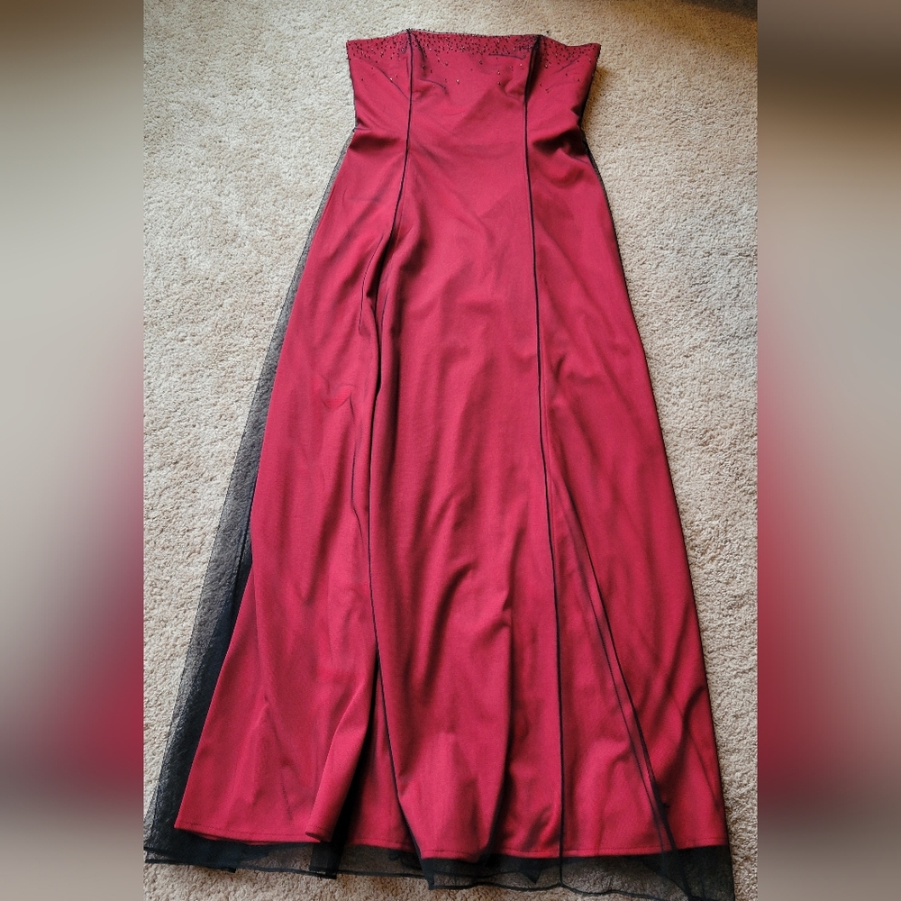 Adrianna Papell Red and Black Gown Formal Gothic